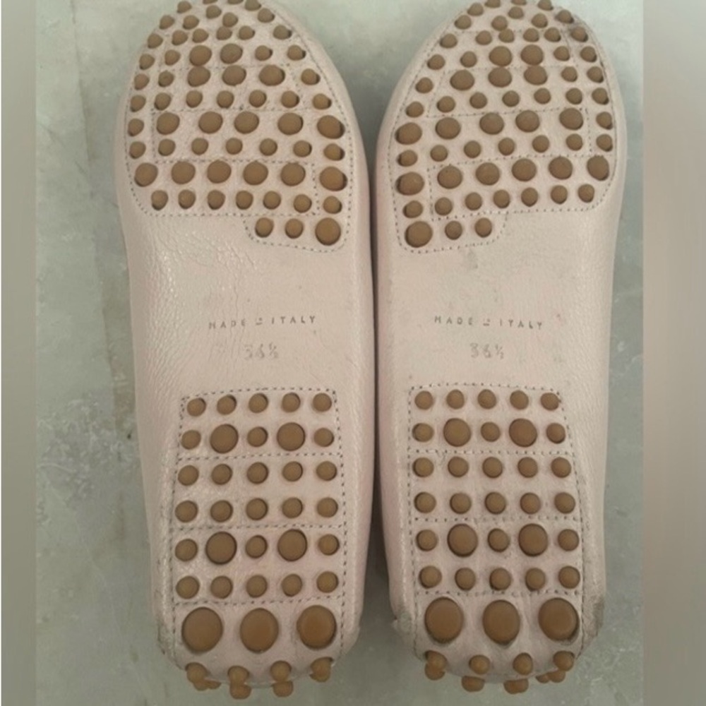 M. Gemi Felize
•Saddle Loafer Driving Shoe
•36.5/US 6.5
•Color light pink blush - Picture 4 of 4